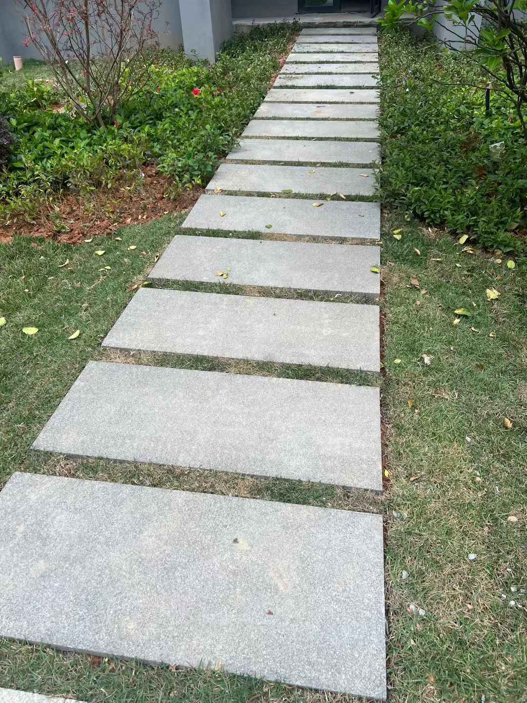 淮南 芝麻黑小区踏步、汀步石铺装效果