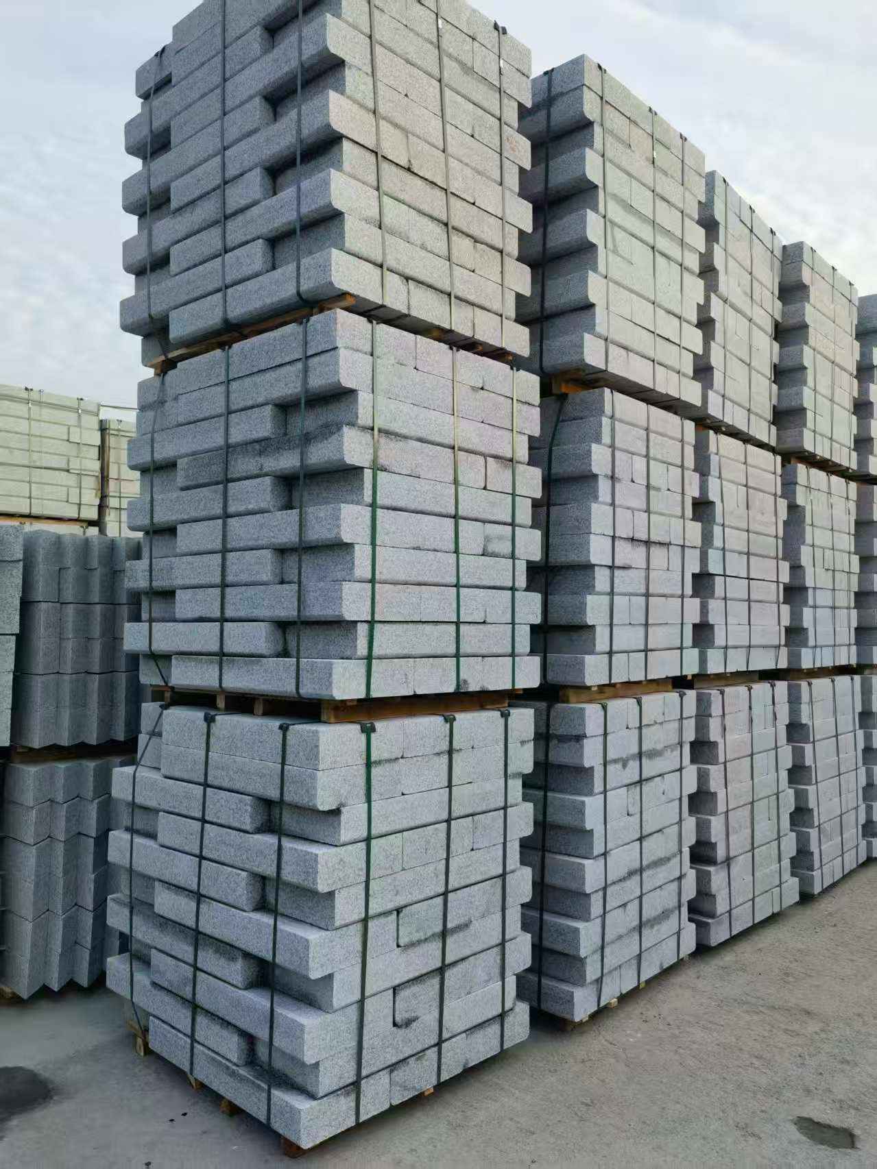 淮南 路沿石（路侧石），颜色一致，尺寸标准